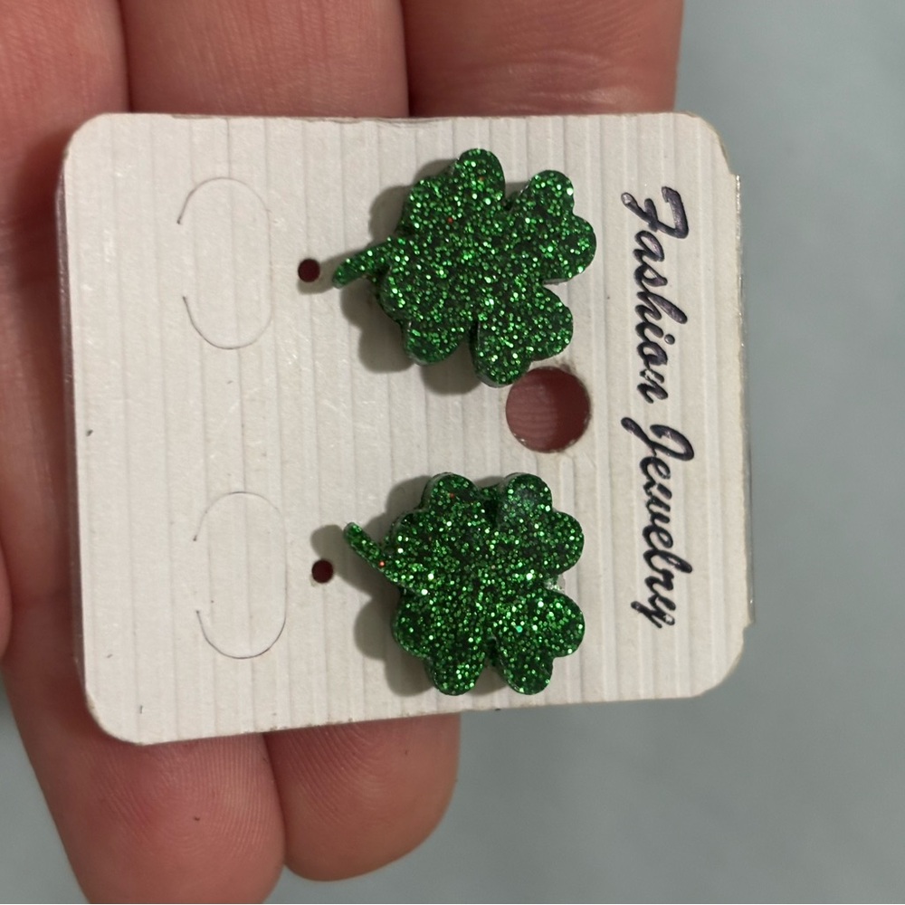 Stud earrings - Picture 9 of 16